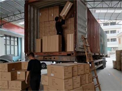 Çin Yeni Yılı'ndan önce yüklenen konteynerler